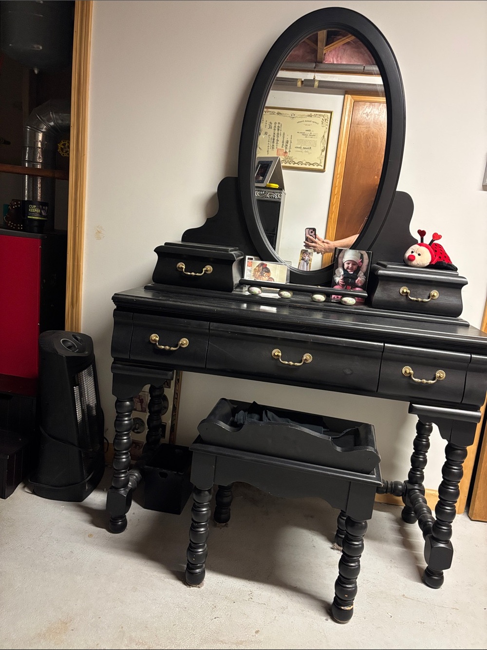 Black Vintage Vanity Dresser with Oval Mirror